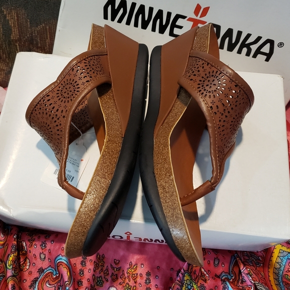 Minnetonka Victoria Sandals In Cognac Brown Leather Wedge Heel Women's 7 Shoes - Picture 3 of 4